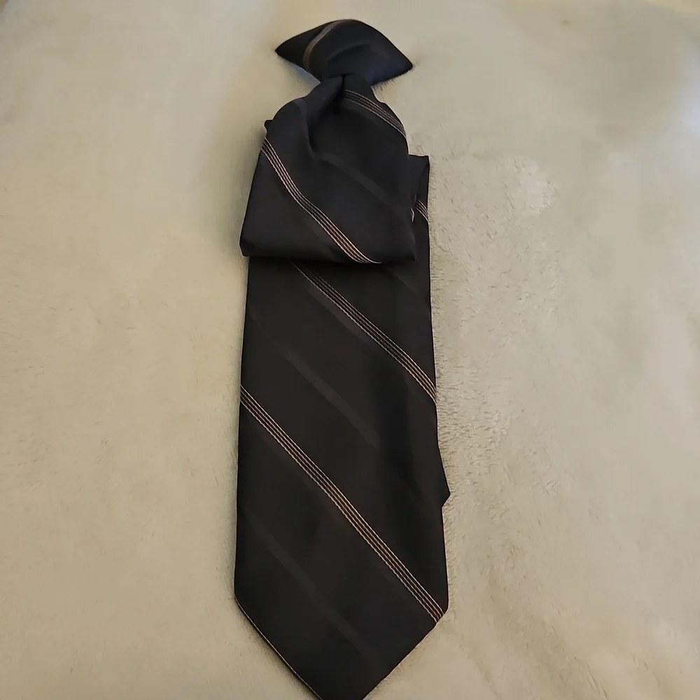 3/$30 Vtg AUSTIN MANOR 1980s Dark Gray Striped Slim Clip-on Tie